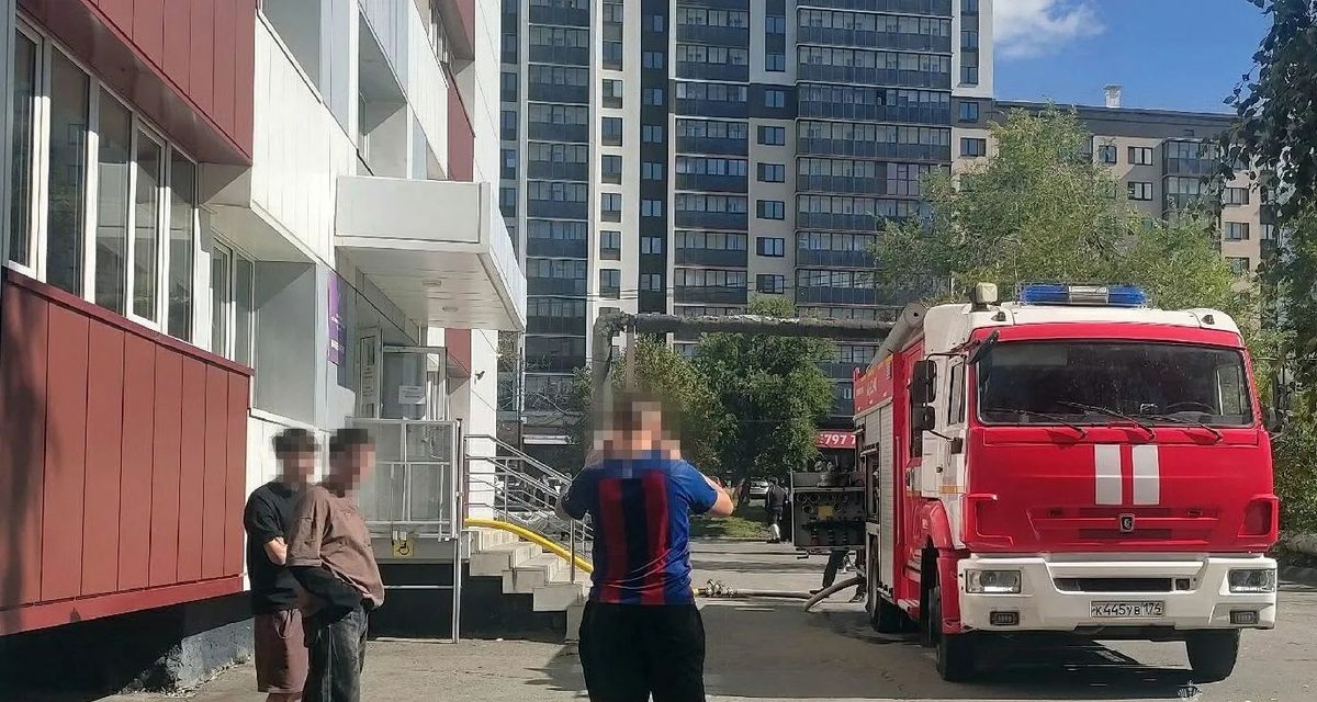 В челябинской девятиэтажке загорелись вещи на седьмом этаже, 20 человек вышли сами