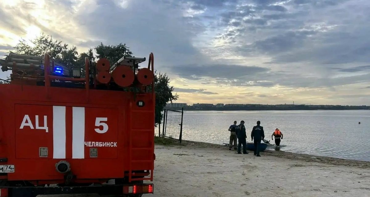 Рыбак упал с лодки на Первом озере, но спасательный жилет помог дождаться сотрудников МЧС