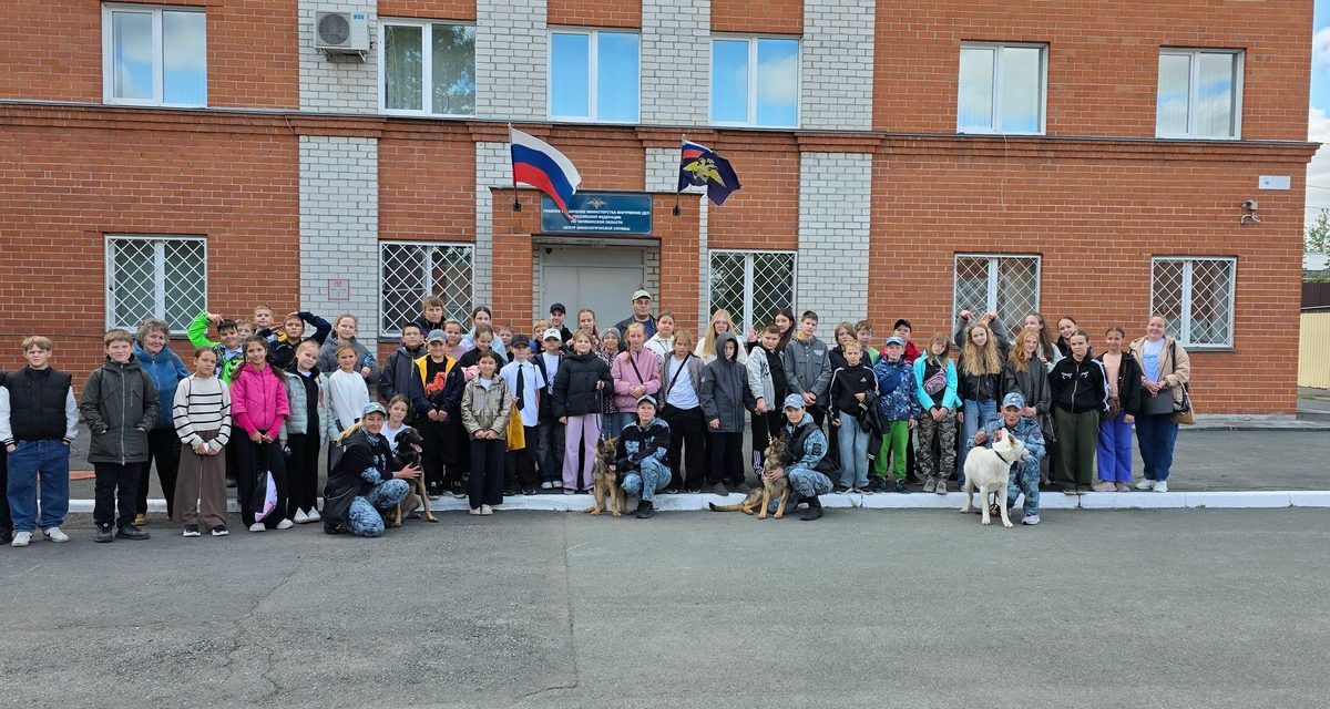 Школьники попробовали командовать служебными собаками и узнали, почему важнее доверие