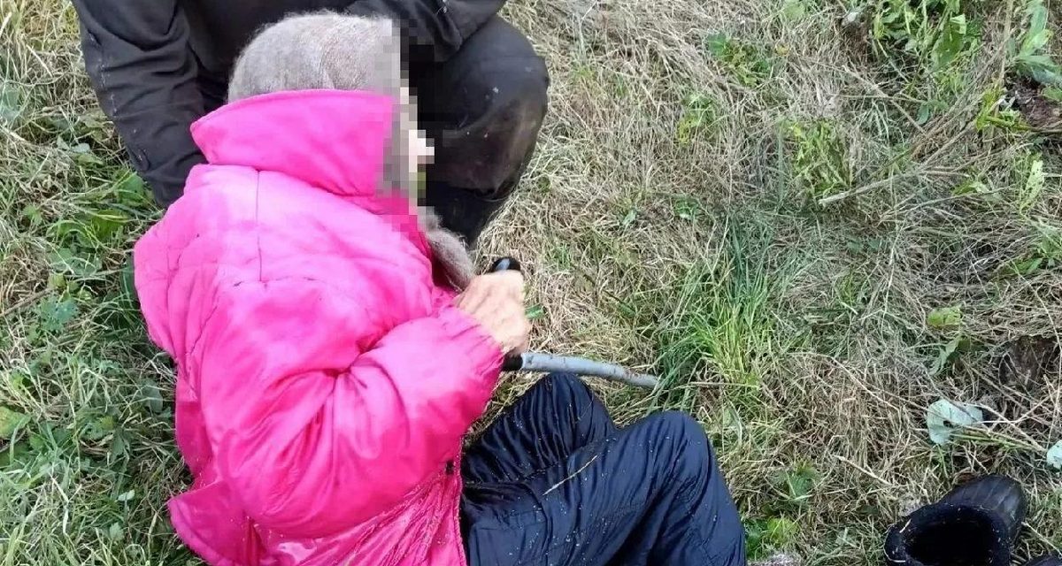 Спасатели вытащили из технического водоёма бабушку, бросившуюся спасать козлёнка