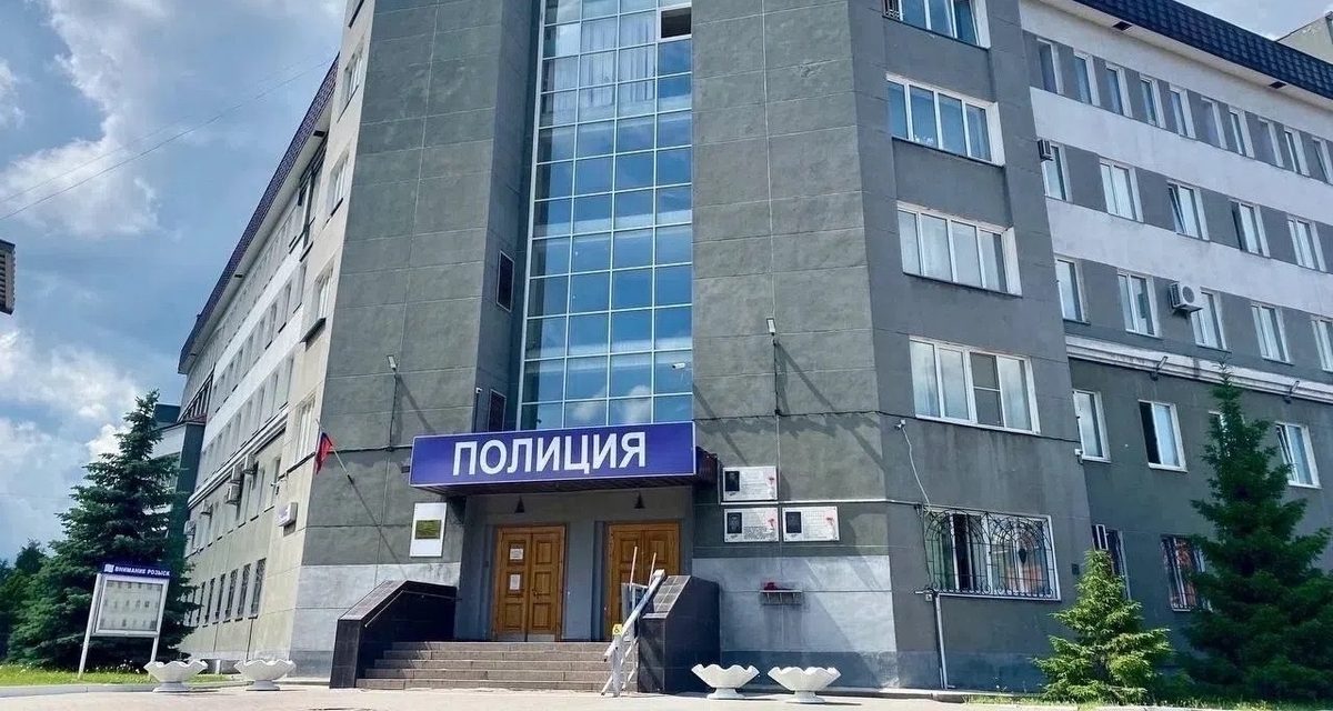 В Челябинске мальчик укрылся в лесу от стаи собак и позвонил в полицию
