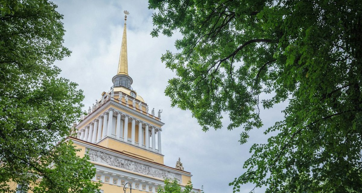 В сквере имени Лермонтова в Магнитогорске завершили капремонт с книгами и цитатами
