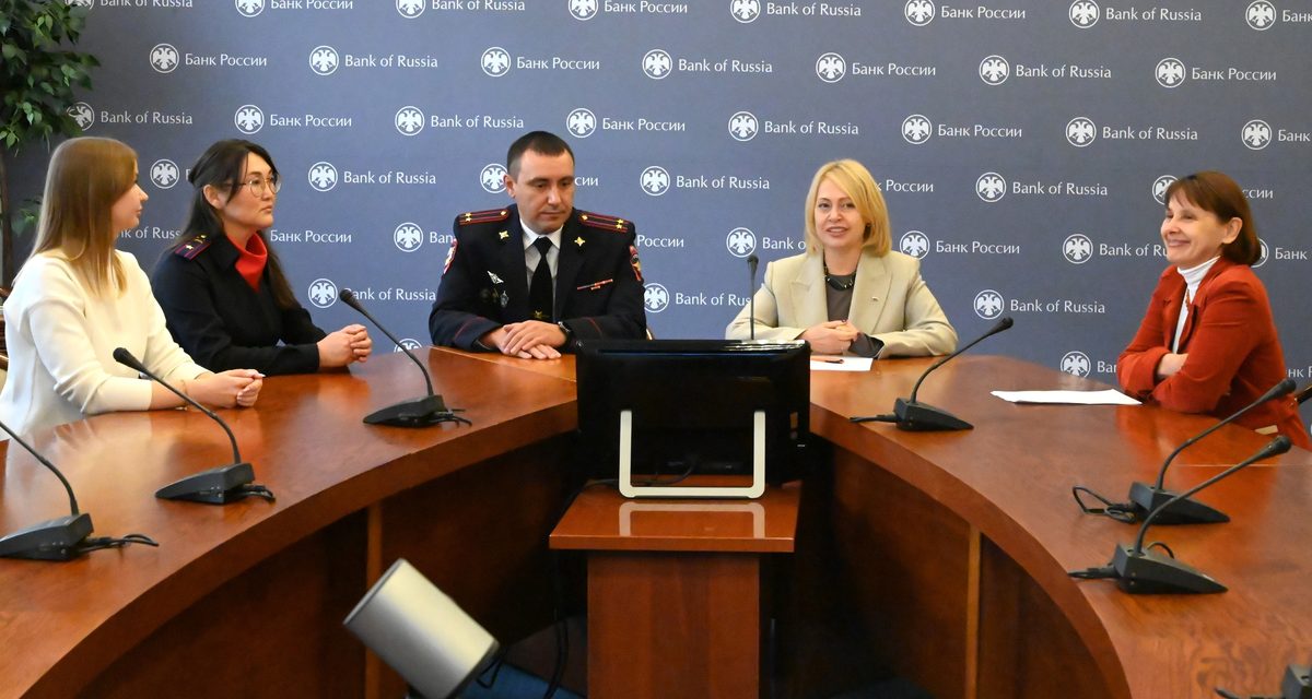 Сотрудники банков в Челябинске спасли клиентам 39 млн рублей и получили награды